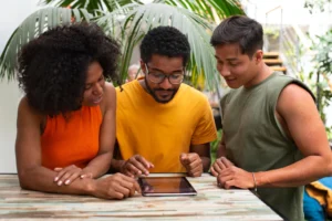 latinos-tecnologia-inclusion-digital.webp